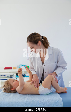 BAUCH SEMIOLOGIE KIND Stockfoto