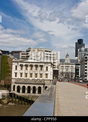 Fischhändler Hall betrachtet aus London Bridge City of London England Europe Stockfoto