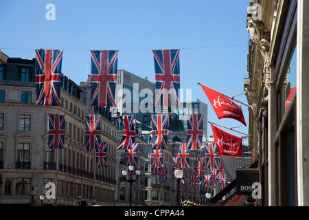 Union Jack Bunting anlässlich der Königin Diamond Jubilee in der Oxford Street und Regent Street, London, UK, Mai 2012 Stockfoto