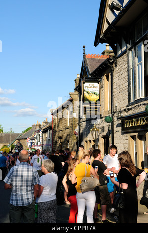 Castleton Garland "Oak Apple Day" 29. Mai 2012.The Peaks Inn. Stockfoto