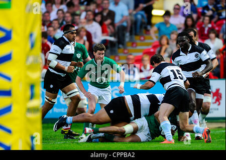 29.05.2012 Gloucester, England. Irland kommen nur Sjort die Tryline in der zweiten Hälfte der Rugby Union Zusammenstoß zwischen dem Barbaren invitational Seite und Irland im Kingsholm Stadium. Stockfoto