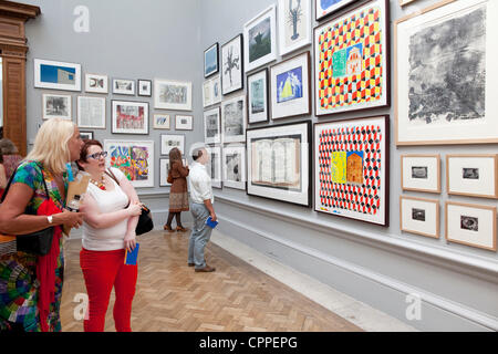 28.05.2012. Sommerausstellung der Royal Academy of Arts, London, Vereinigtes Königreich. Abbildung zeigt verschiedene Kunstwerke in der Galerie angezeigt wird ich, an der Royal Akademie der Künste Sommerausstellung 2012, Central London, Vereinigtes Königreich. Stockfoto