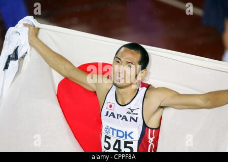 Dai Tamesue (JPN), 9. August 2005 - Leichtathletik-Foto - Datei: Dai Tamesue von Japan feiert seinen dritten Platz bei der 10. IAAF World Championships Men's 400 m Hürden-Finale im Olympiastadion Helsinki, Helsinki, Finnland. (Foto von Jun Tsukida/AFLO SPORT) Stockfoto