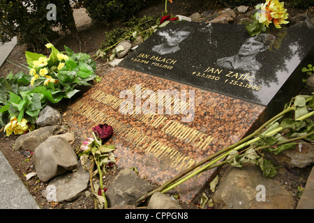 Denkmal für Jan Palach und Jan Zajic, Studenten demonstrieren gegen die sowjetische Okkupation der Tschechoslowakei, Prag gestorben. Stockfoto