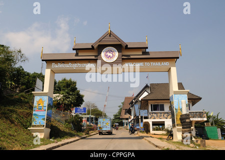 Grenzkontrollen zwischen Thailand und Laos bei Chiang Khong auf dem Mekong RiverNorthern laos Stockfoto