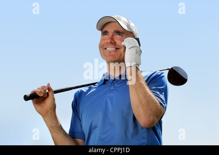 Golfer mit Handy Stockfoto