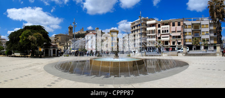 Spanien Andalusien Alcalá La Real Brunnen auf Platz Stockfoto