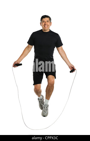Reifer Hispanic Mann Seilspringen isoliert auf weißem Hintergrund Stockfoto