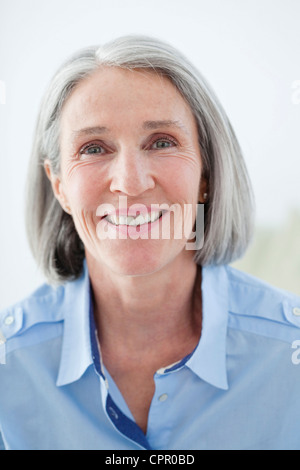 PORTRÄT - 65 JAHRE ALTE FRAU Stockfoto