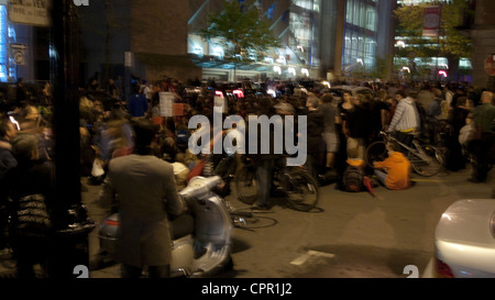 Studenten protestieren gegen Studiengebühren in der Nacht in eine Straße in der Nähe der McGill Universität Montreal Mai 2012 KATHY DEWITT Stockfoto