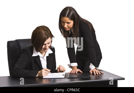 Zwei Unternehmerinnen zusammen in einem Büro gearbeitet. Stockfoto