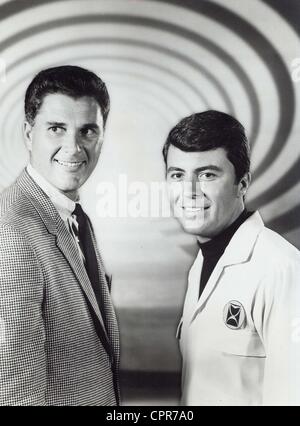 JAMES DARREN mit Robert Colbert.Time Reisende 1966.Supplied von Fotos inc. (Kredit-Bild: © von Globe Fotos Inc/Globe Photos/ZUMAPRESS.com geliefert) Stockfoto