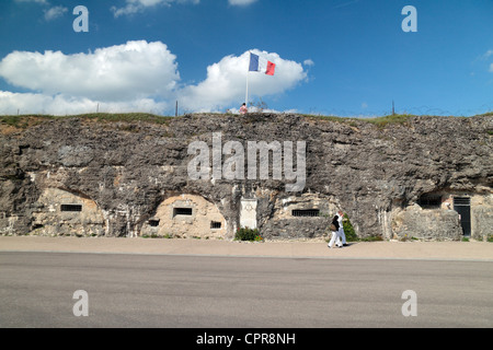 Ein paar Fuß vor die Betonstruktur des Fort Vaux, befindet sich in Vaux-Devant-Damloup, Meuse, Frankreich. Stockfoto