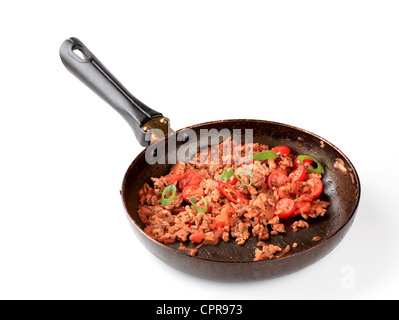 Würzige Fleisch unter Rühren braten in einer Pfanne erhitzen Stockfoto