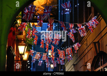 Königin Elizabeth II Diamant-Jubiläum feiern in London, mit Straße Partei und Shop Windows eingerichtet. Stockfoto