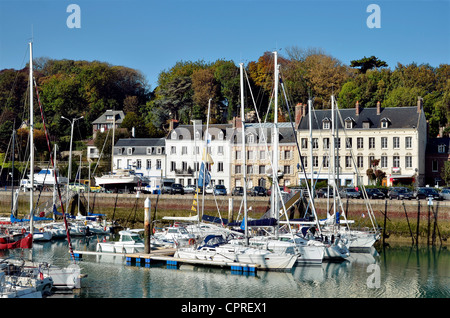 Hafen von Saint-Valéry-En-Caux und Gebäuden, Gemeinde im Département Seine-Maritime im Nordwesten Frankreichs Stockfoto