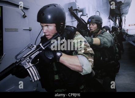 US Navy SEALs Praxis Verhalten spezielle Kriegsführung einsetzen Techniken beim Kampftraining Stockfoto