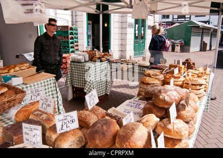 Brot-Stand auf dem Markt Platz, Kingston upon Thames, Surrey Stockfoto