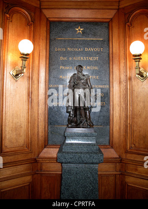 Louis Nicolas Davout Skulptur im Phare d' Eckmuhl, Leuchtturm bei Pointe Saint-Pierre, Penmarc'h, Finistere, Bretagne, Bretagne, Stockfoto