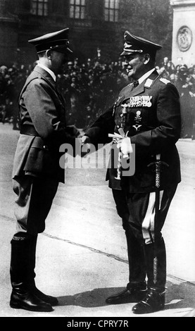 Göring, Hermann, 12.1.1893 - 15.10.1946, deutscher Politiker (NSDAP), Chef der Luftwaffe (Luftwaffe) 1935 - 1945, volle Länge, mit Adolf Hitler, Ende der 1930er Jahre, Stockfoto