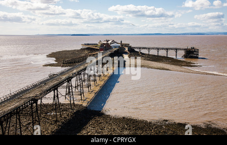 Der verlassenen Birnbeck Pier Weston super Mare Somerset Blick auf die Mündung des Severn in South Wales Stockfoto