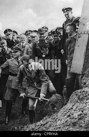 Hitler, Adolf, 20.4.1889 - 30.4.1945, deutscher Politiker (NSDAP) Kanzler seit 30.0.1.1933, halbe Länge, Bodenbremse für die ReichAutobahn Frankfurt - Heidelberg, 23.9.1933, Stockfoto