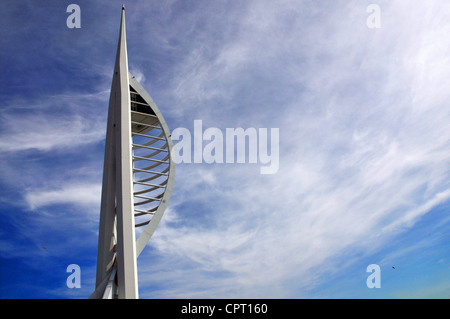 Der Spinnaker Tower am Eingang zum Hafen von Portsmouth, Hampshire, England. Stockfoto