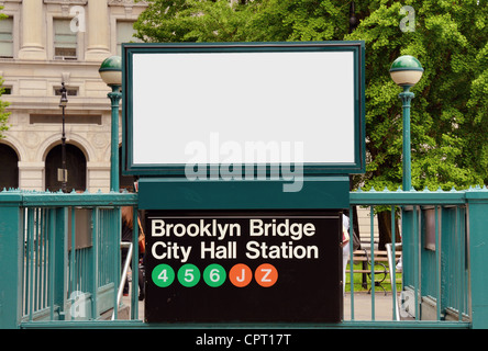 textfreiraum über Brooklyn Bridge City Hall Station in New York City Stockfoto