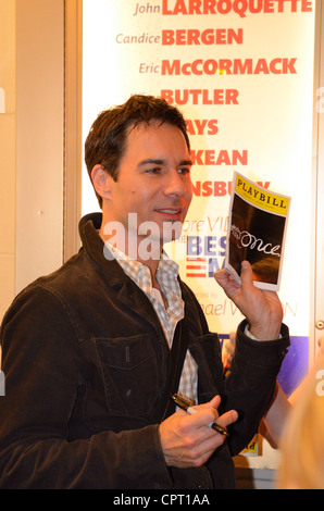 Eric McCormack in New York City Unterzeichnung Programmhefte. Stockfoto