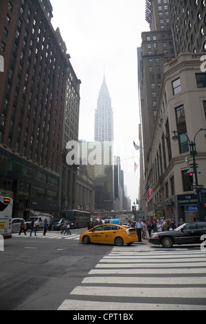 Das legendäre Chrysler building im Hintergrund befindet sich auf der East Side von Manhattan in der Turtle Bay Area an der Kreuzung Stockfoto