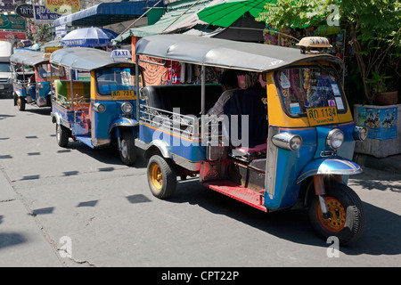 Tuk Tuks (traditionelle Taxis), Thanon Khao San (Ko San Road), Banglamphu, Bangkok, Thailand Stockfoto