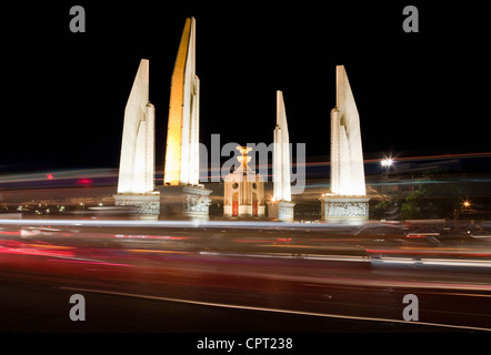 Democracy Monument von Nacht, Banglamphu, Bangkok, Thailand Stockfoto