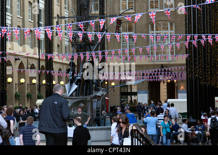 Union Jack Bunting in Hay es Galleria auf dem Jubilee Walk, Southwark, befindet sich am Südufer der Themse Stockfoto