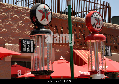 Vintage Station Benzinpumpen, Williams, Arizona, USA Stockfoto