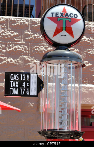 Vintage Station Zapfsäule, Williams, Arizona, USA Stockfoto