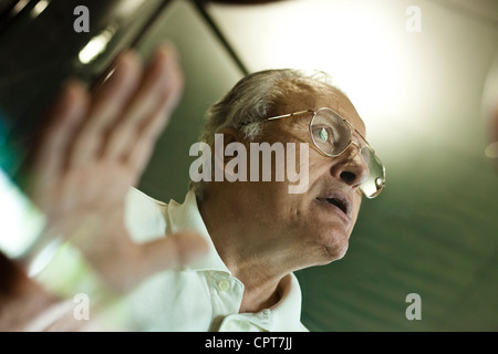 Angelo GAJA, einem berühmten italienischen Wein-Grower., Angelo GAJA während einer Weinprobe. Stockfoto