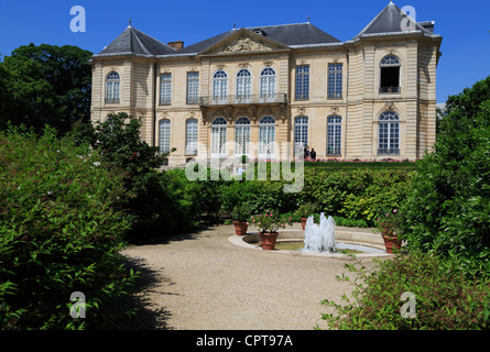 Gärten des Musée Rodin in Paris. Das Hotel Biron und die Gärten beherbergen eine Sammlung der Werke von Auguste Rodin. Stockfoto