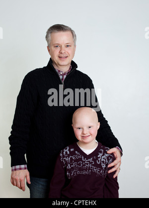 Vater und Sohn mit Down-Syndrom, Porträt Stockfoto