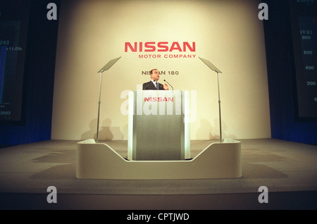 Carlos Ghosn, Präsident und Chief Executive von Nissan spricht auf einer Pressekonferenz in Tokio, 23. Oktober 2002 Stockfoto