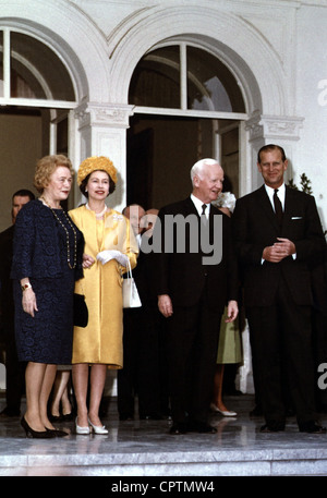 Elizabeth II., * 21.4.1926, Königin des Vereinigten Königreichs seit 1952, Staatsbesuch in Deutschland 1965, mit Prinz Philip, dem Bundespräsidenten Heinrich Luebke und seiner Frau Wilhelmine in Bonn, Stockfoto