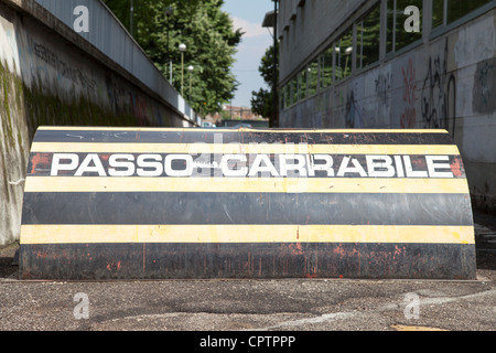 Kein Parkplatz Passo Carabile Road Block Italien Europa Stockfoto