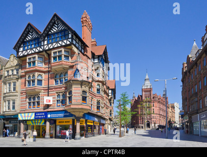 Geschäfte in der Stadt-Zentrum-Kreuzung der King Street und Queen Street Nottingham Nottinghamshire East Midlands England GB UK EU Stockfoto