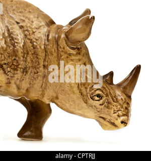 Seltene Vintage Sylvac Keramik (Nr. 5166) große Nashorn Figur Stockfoto