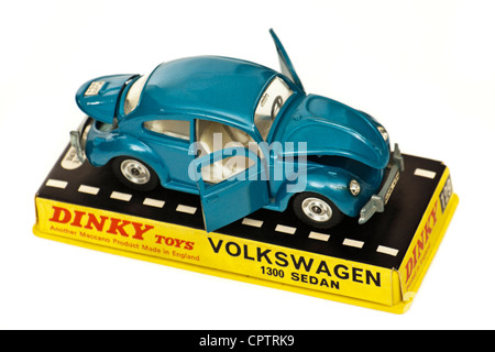 60er Vintage Dinky Toys Nr. 129 Volkswagen Käfer 1300 Limousine Diecast Modellauto Stockfoto