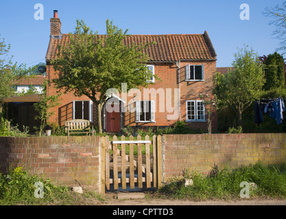 Eigentum freigegeben Einfamilienhaus aus rotem Backstein Dorf Shottisham, Suffolk, England Stockfoto