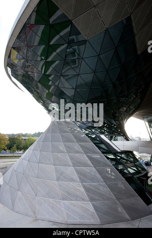 Moderne Architektur im BMW Kundenkollektion und Showroom, am Hauptsitz in München, Bayern, Deutschland Stockfoto