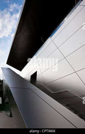 Moderne Architektur am BMW Selbstabholung, Showroom, Museum, Firmensitz und Fabrik in München, Bayern, Deutschland Stockfoto