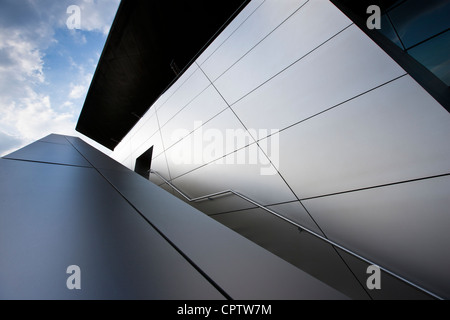 Moderne Architektur am BMW Selbstabholung, Showroom, Museum, Firmensitz und Fabrik in München, Bayern, Deutschland Stockfoto