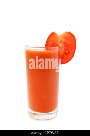 Gesunde Getränke - Glas frischer Tomatensaft. Isoliert auf weißem Hintergrund. Stockfoto