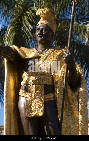 Elk284-1180v Hawaii, Oahu, Honolulu, Statue von König Kamehameha i. in Fornt von Ali' Iolani Gebäude Stockfoto